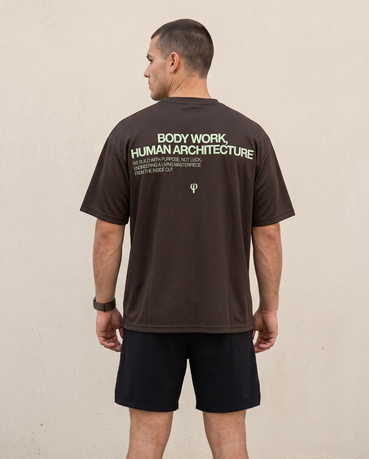 Body Work Espresso de Nicemess, en hombre, vista de espalda