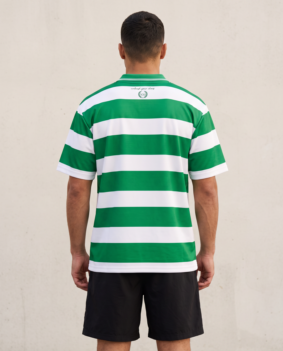 Classic Hoops Field Green de Nicemess, en hombre, vista de espalda