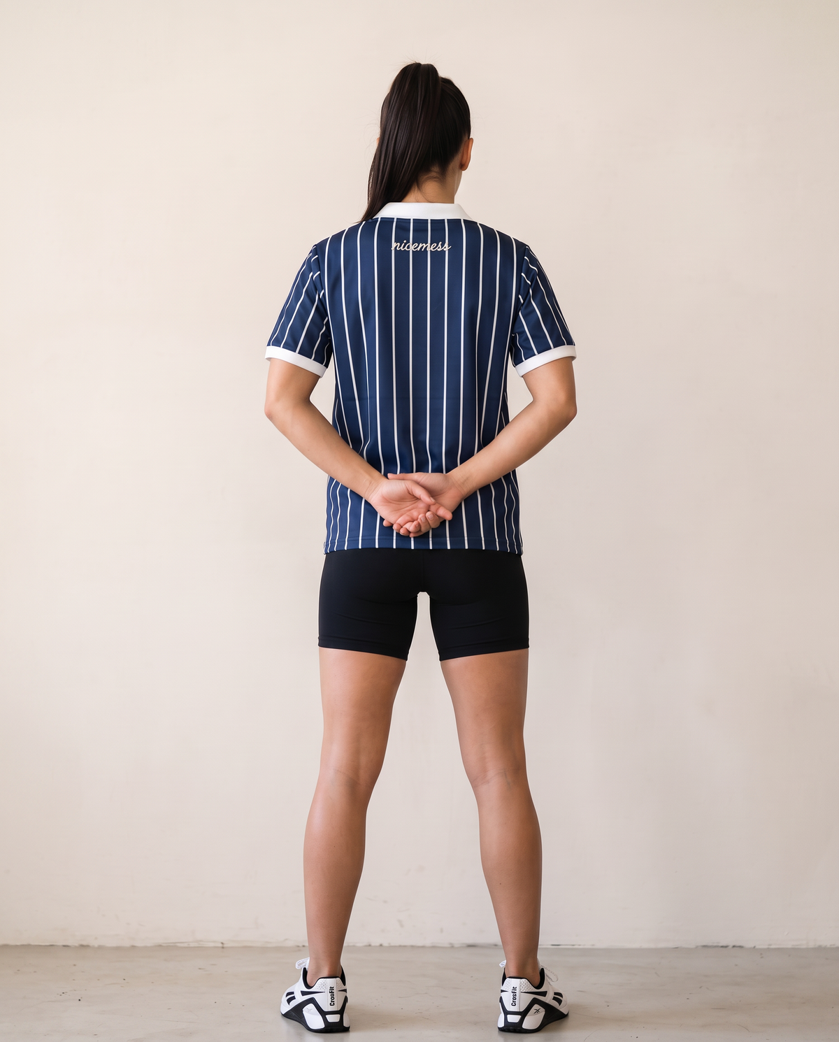 Classic Athletic Les Bleus de Nicemess, en mujer, vista de espalda