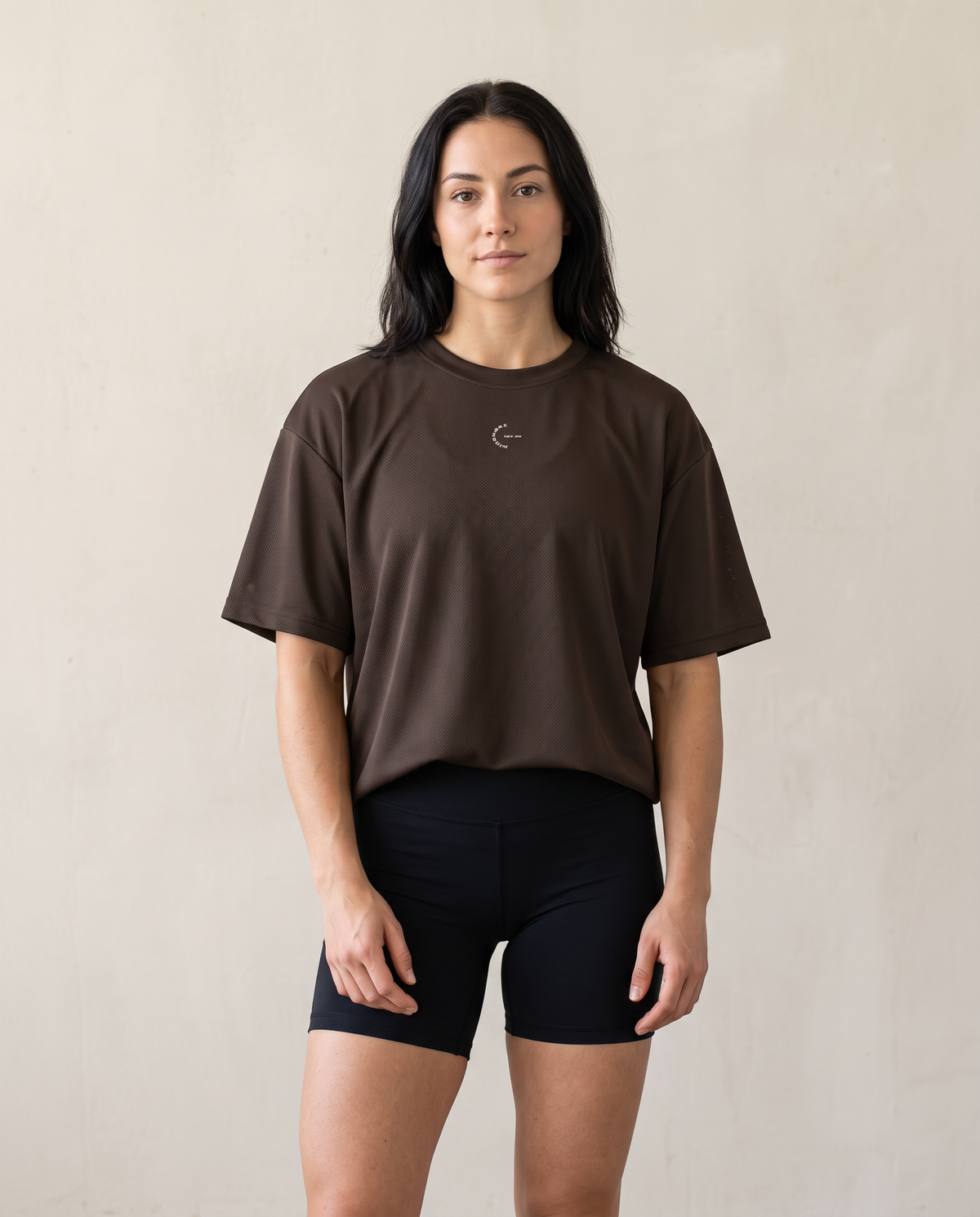 Body Work Espresso de Nicemess, en mujer, vista de frente