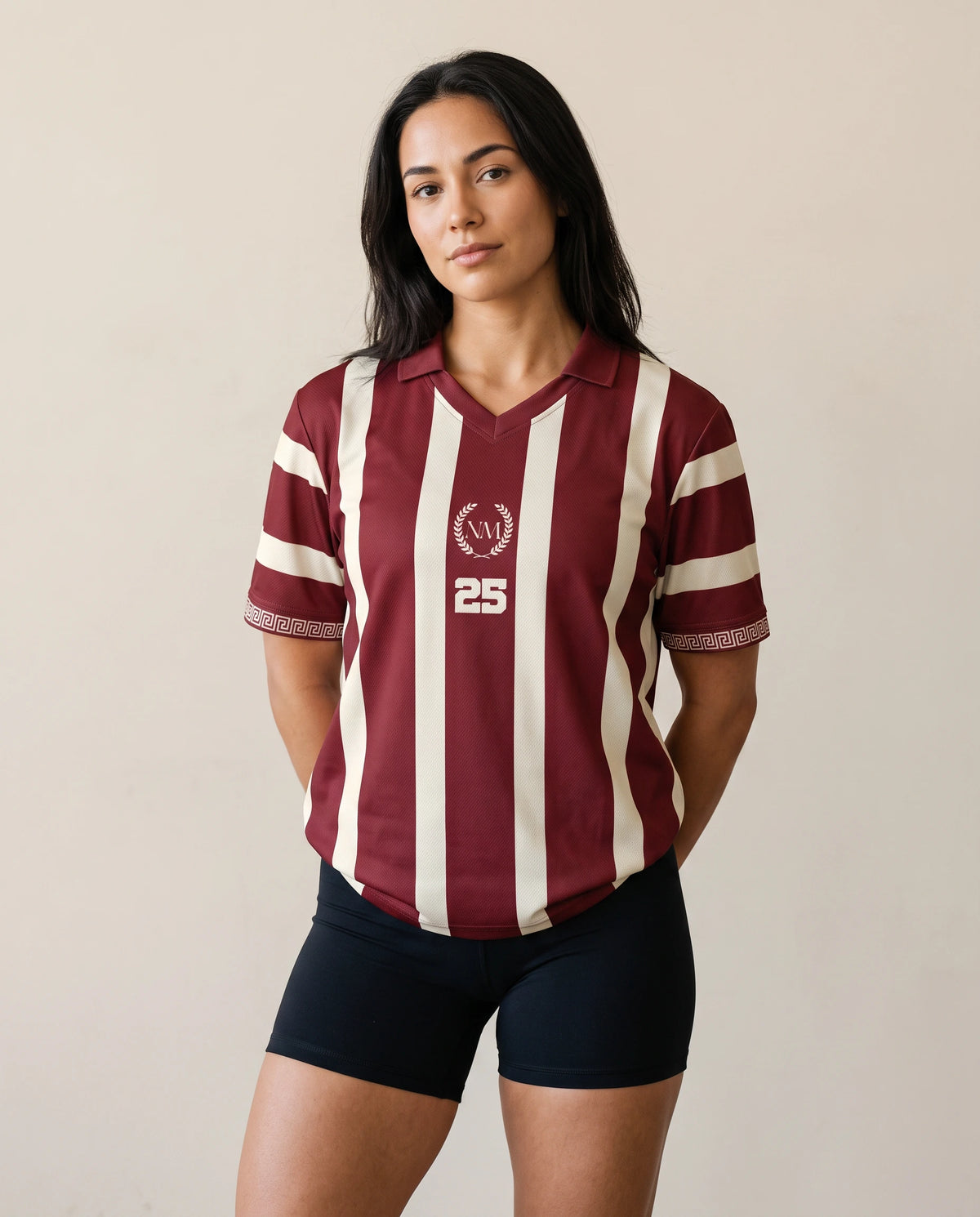 Classic Athletic Red Striped de Nicemess, en mujer, vista de frente